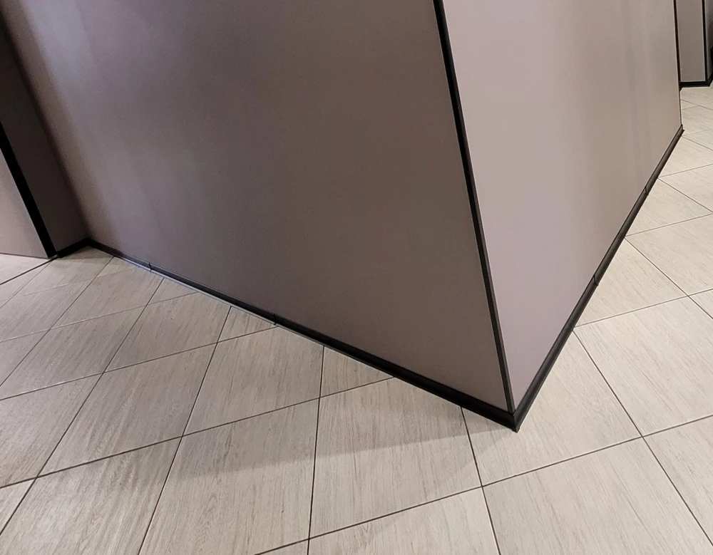 Плинтус алюминиевый Пл 100.2500.15к Черный