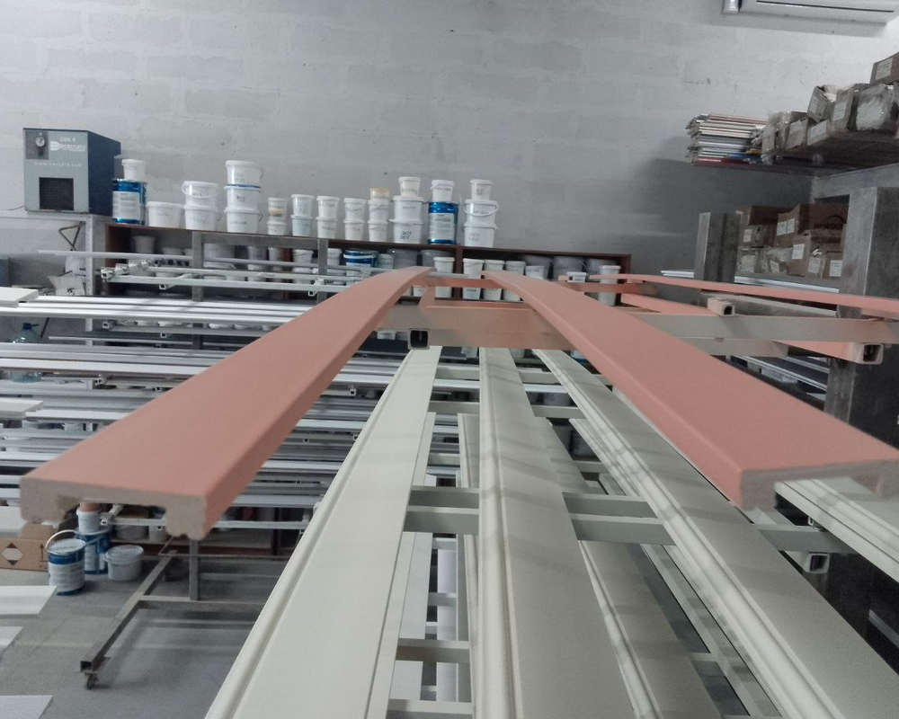 Плинтус полистирол высокой плотности Волшебная палочка MSPOL 123 80*11*2000 Окраска включена в стоимость