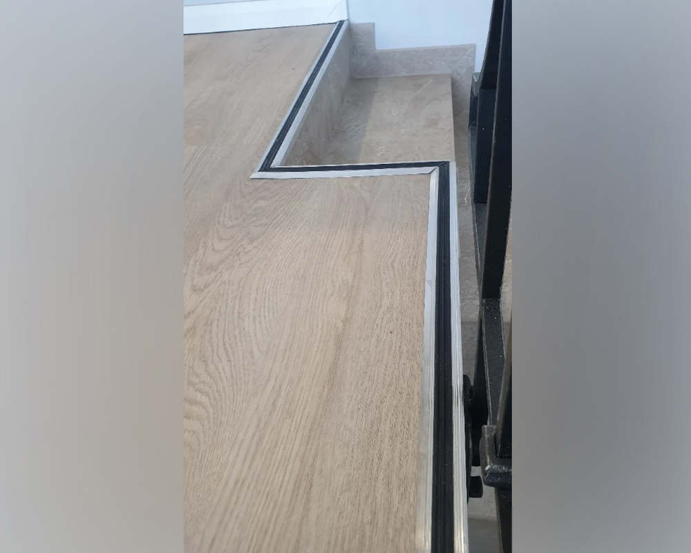 Порог одноуровневый ПС 08-1.2700.201лч Серебро