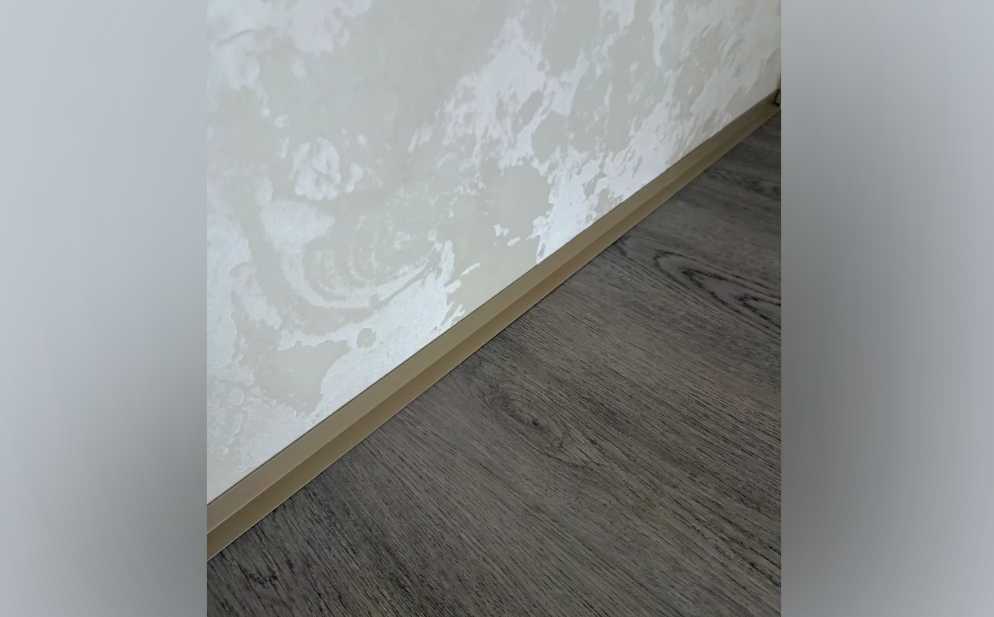 Микроплинтус MSAPL 02.2700.04L Анод бронза