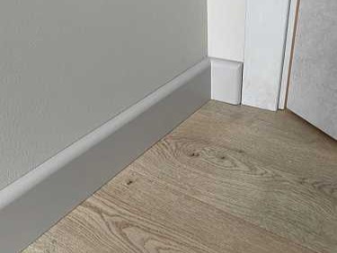 Плинтус МДФ Лука Пл 80МДФ.2700.Point line 24062 Айс грей