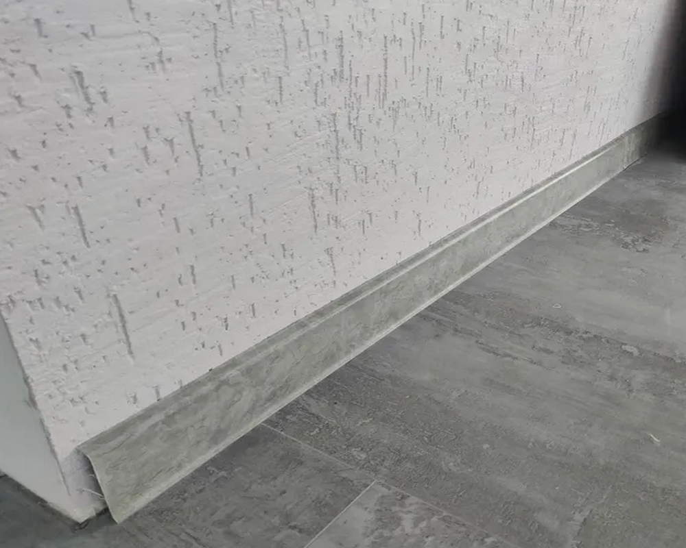 Плинтус ПВХ Salag Lima 72мм 2,5м. Серый гладстоун