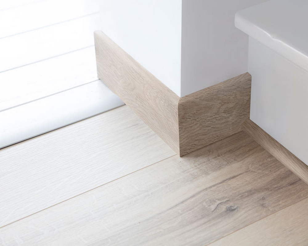 Плинтус напольный Salag Alpha 80 Замок 2,4м