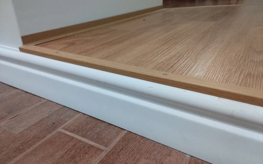 Порог угловой ПУ 01.1800.085 Клен