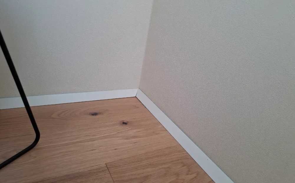 Антиплинтус алюминиевый под светодиодную ленту Апл 03.2700.042л Анод шампань