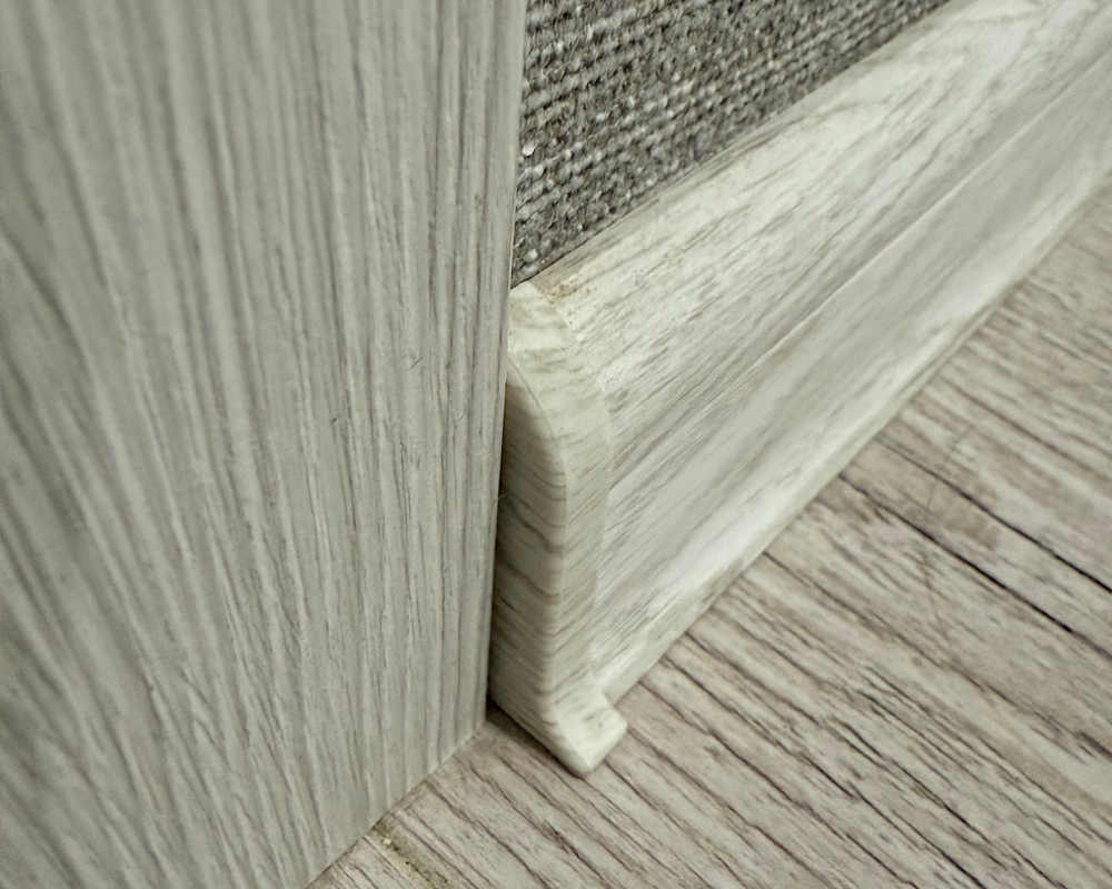 Плинтус ПВХ Волшебная палочка 58мм 2,2м 5810