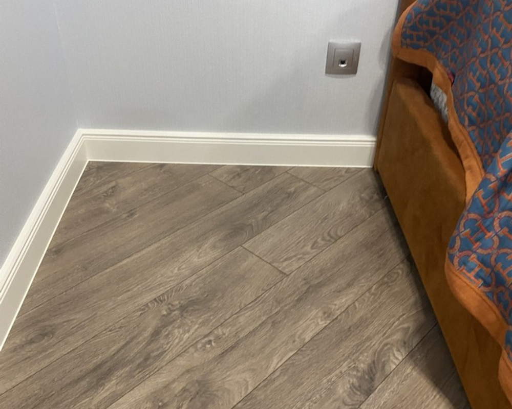 Плинтус ХДФ Dollken Cubu Hamburg Style 80мм х 2,5 м 5012 Белый