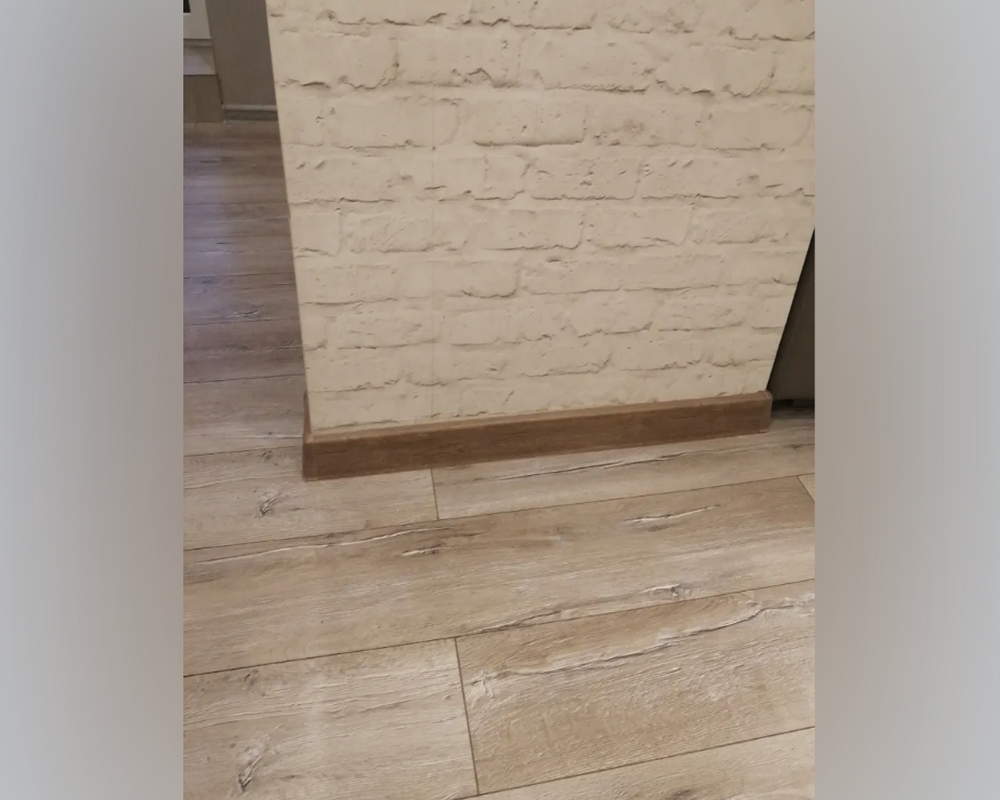 Плинтус ПВХ Salag Lima 72мм 2,5м LY0006 Дуб Чёрный