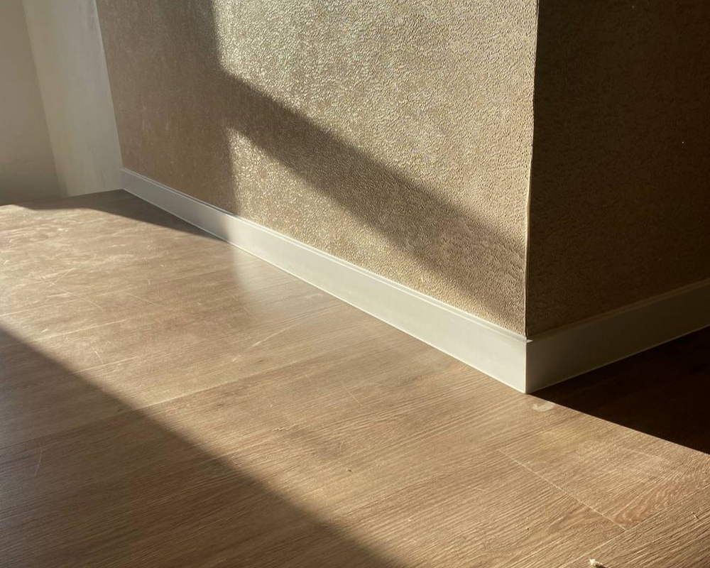 Плинтус ХДФ Dollken Cubu Flex Life 80мм х 2,5 м 1005 Белый RAL 9003