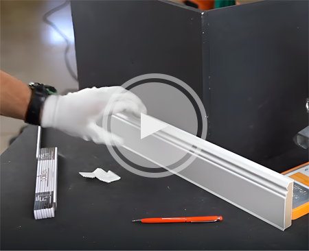 Монтаж плинтуса Dollken Cubu Hamburg Style