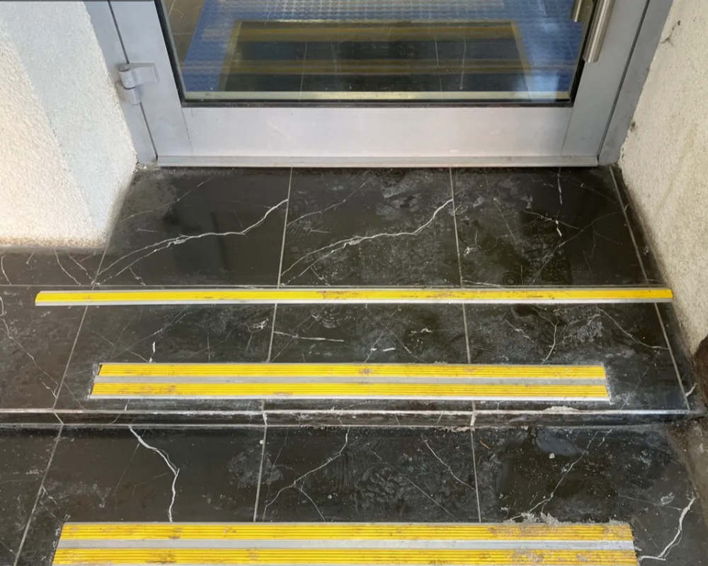 Порог одноуровневый ПС 08.1800.15 Черный