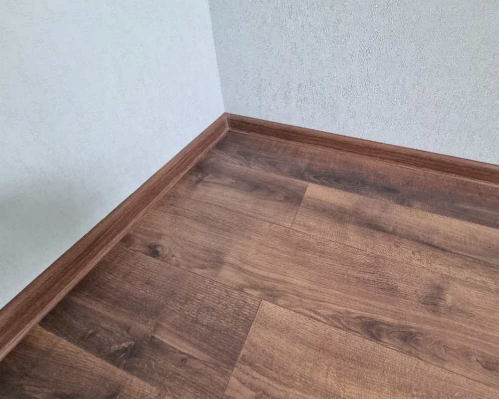 Плинтус ПВХ Волшебная палочка 58мм 2,2м 5807