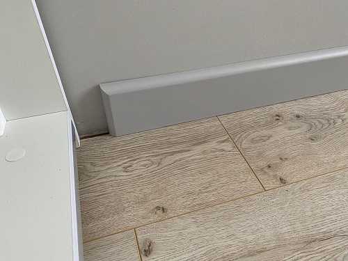 Плинтус МДФ Волшебная палочка 81402 81мм 2,4м.  Окрашенная. NCS 2502Y