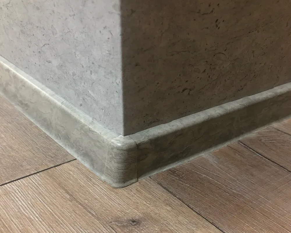 Плинтус ПВХ Salag Lima 72мм 2,5м. Серый гладстоун