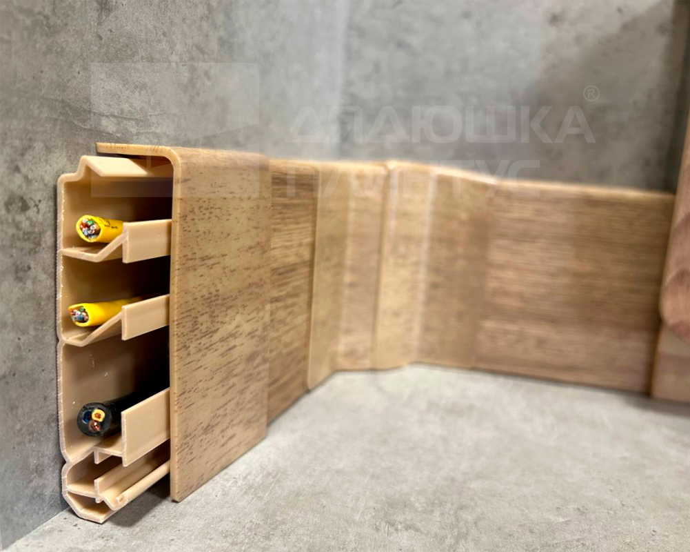 Угол внутренний комп. Белый