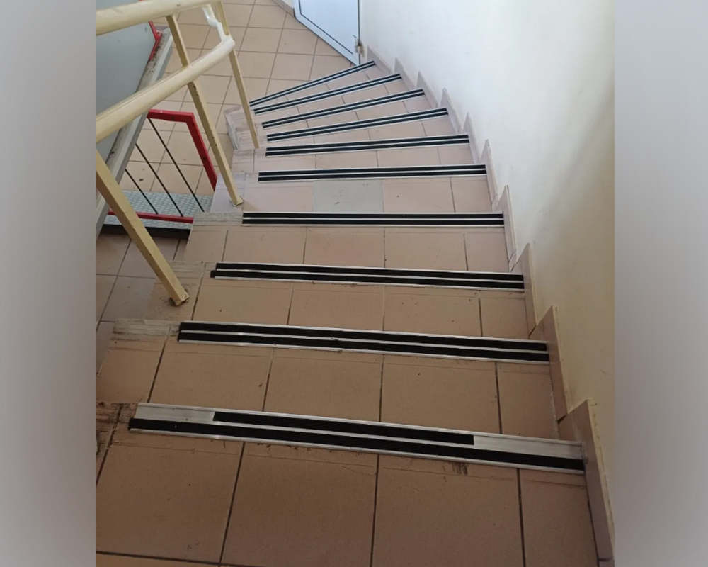 Порог одноуровневый ПС 08-1.2700.201лч Серебро