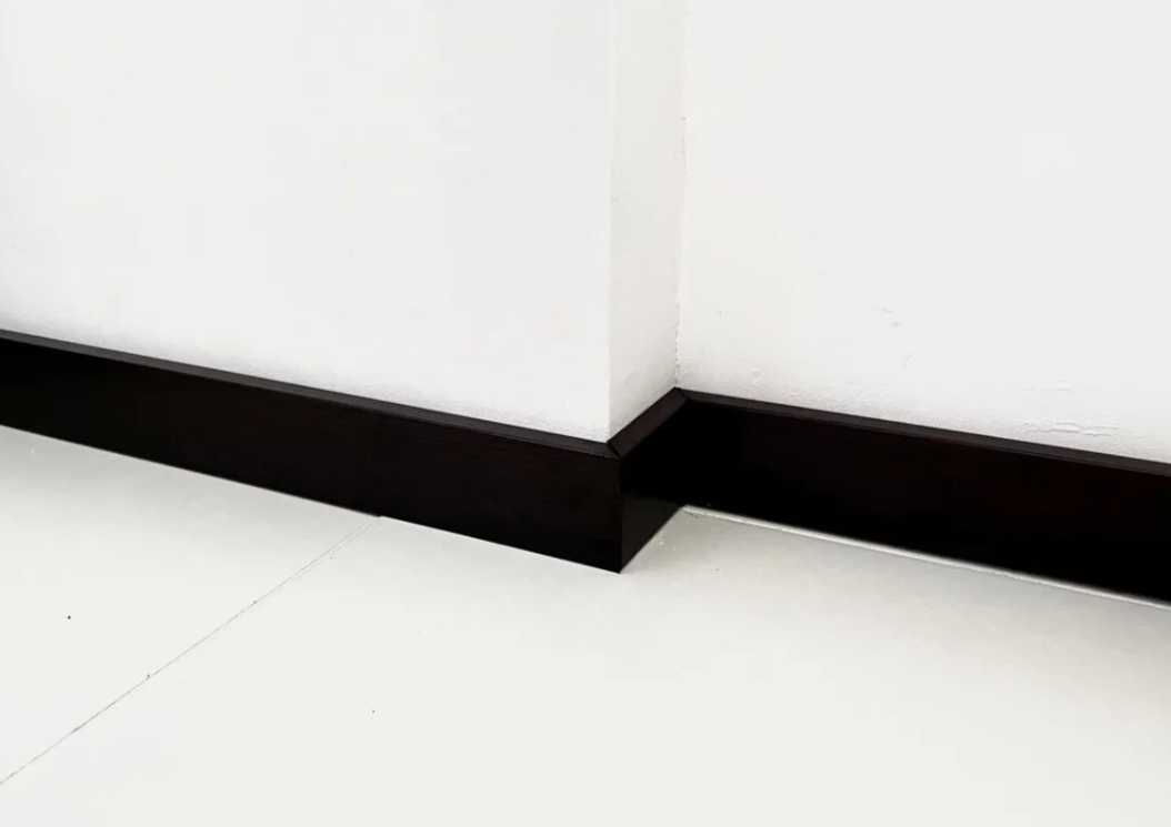 Плинтус МДФ Лука Пл 80МДФ.2700.Point line 24032 Черный софт