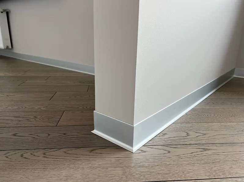 Плинтус алюминиевый Пл 60.2500.01лк Серебро