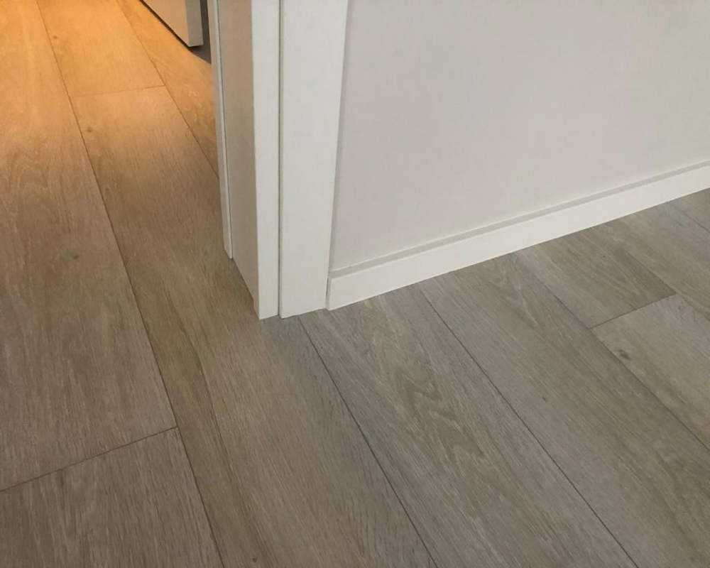 Плинтус ХДФ Dollken Cubu Flex Life 40мм х 11/13мм х 2,5 м 1013 (5012) Белый