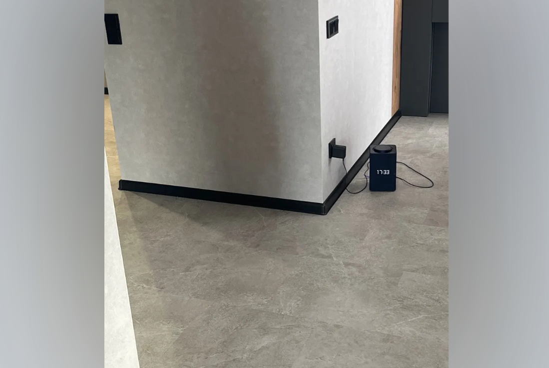 Плинтус ПВХ с кабель-каналом Рико Лео 176 Венге