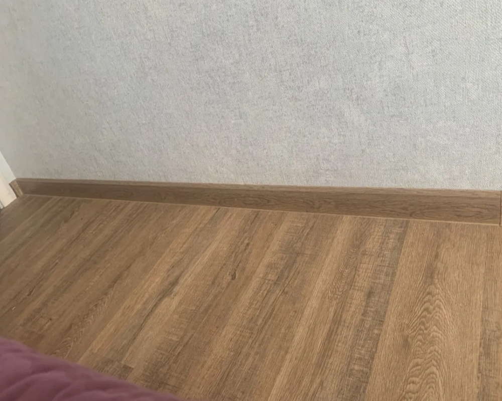 Плинтус со съемной панелью ПВХ Деконика ИДЕАЛ 55мм 2,2м. 211 Дуб рустик