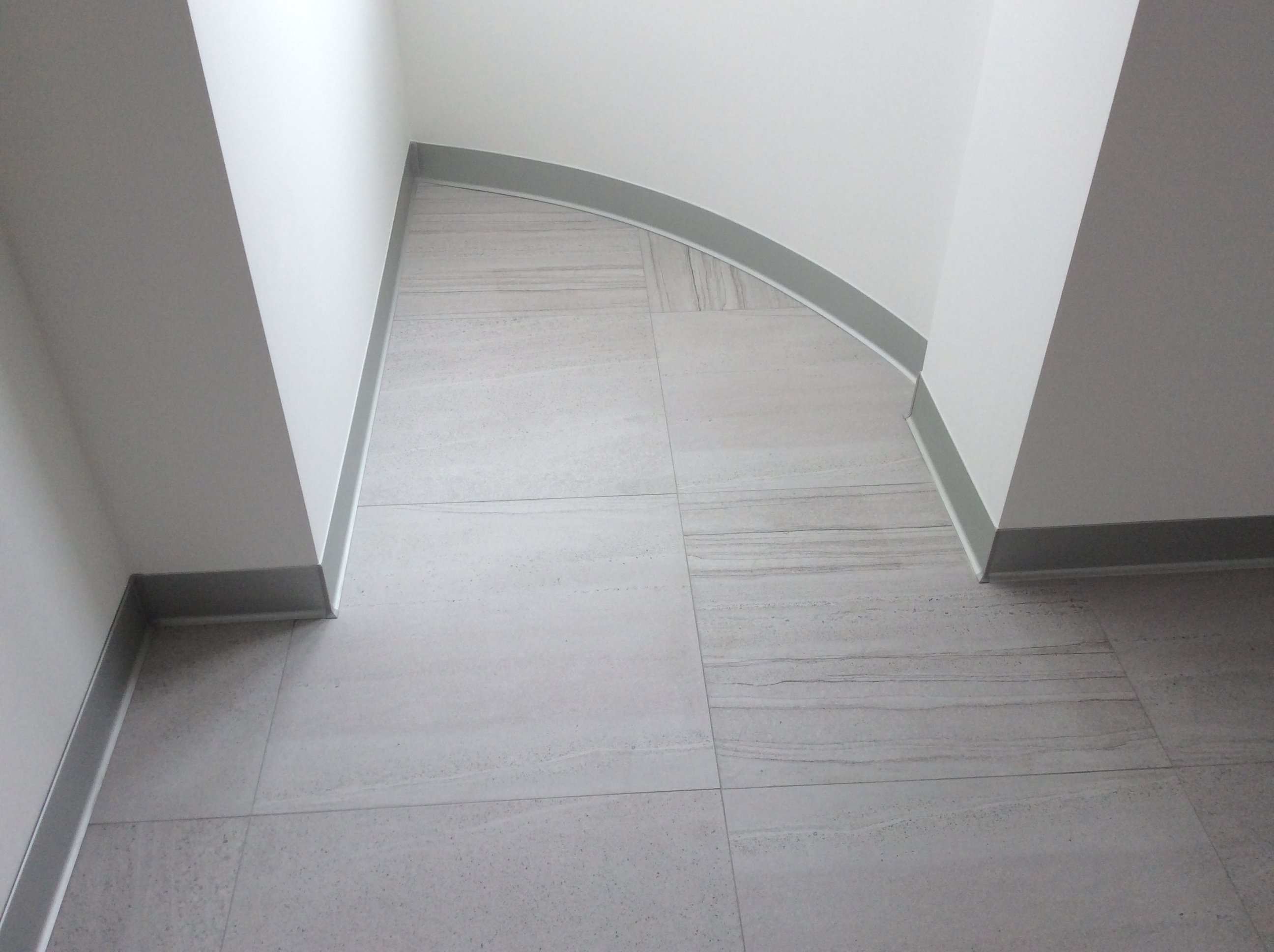 Плинтус алюминиевый. Крац серебро 80 мм BTBS 80A