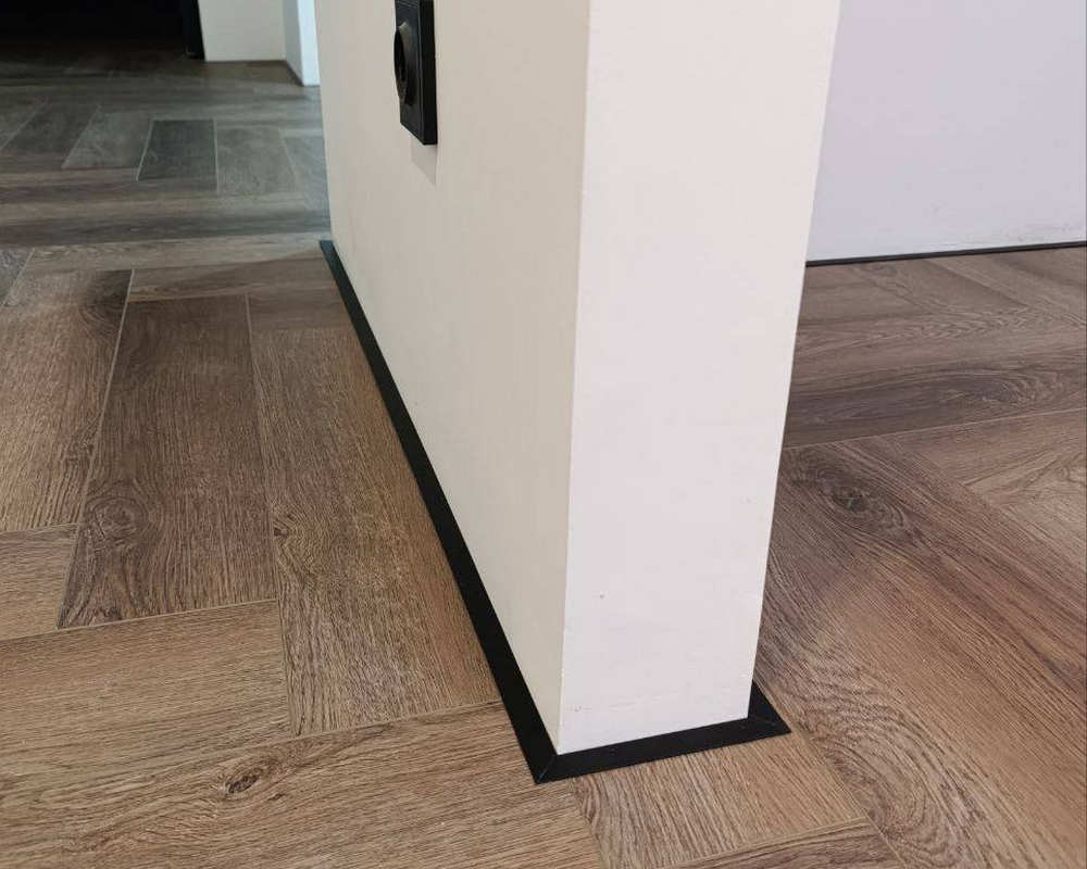 Микроплинтус MSAPL 01.2700.15 Черный