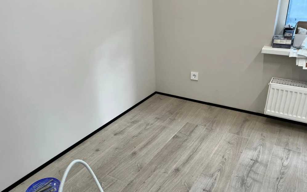 Микроплинтус AL16X5-03 16х6х1900мм Чёрный